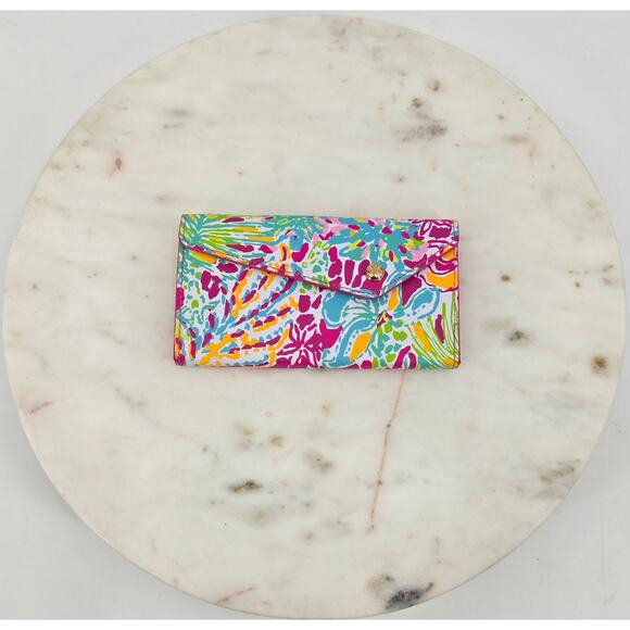Lilly Pulitzer Fairycore It\'s Always Sunny Somewhere Collapsible Sunglass Case main image 7